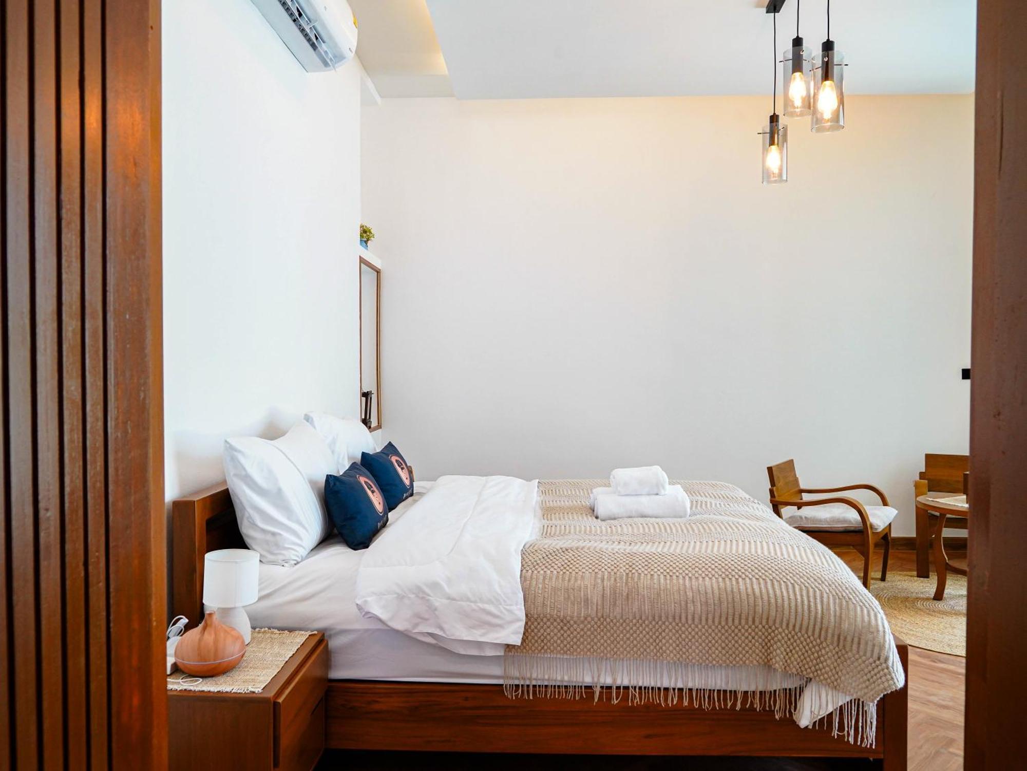 Roomquest Hideaway *