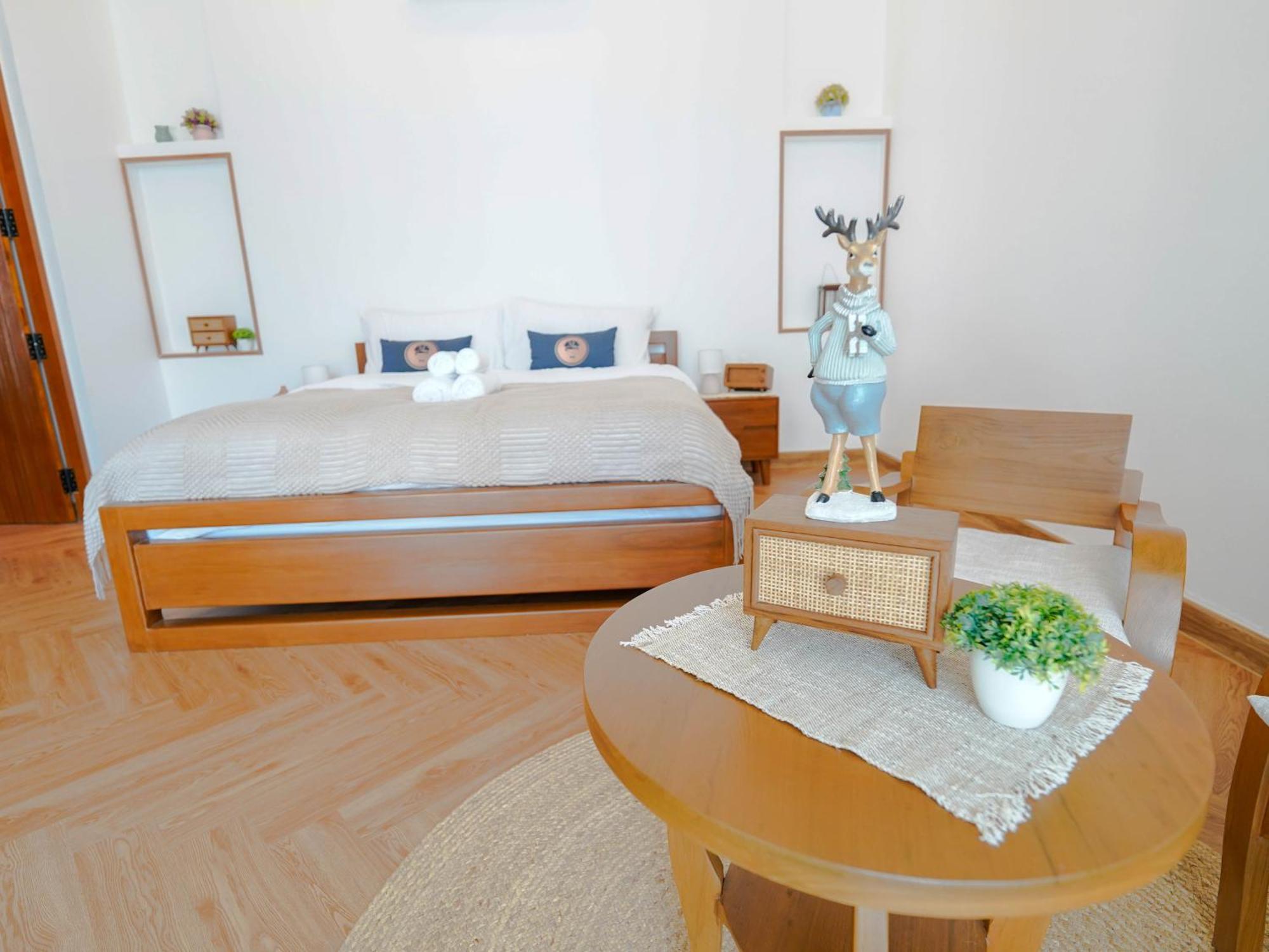 Roomquest Hideaway Villa