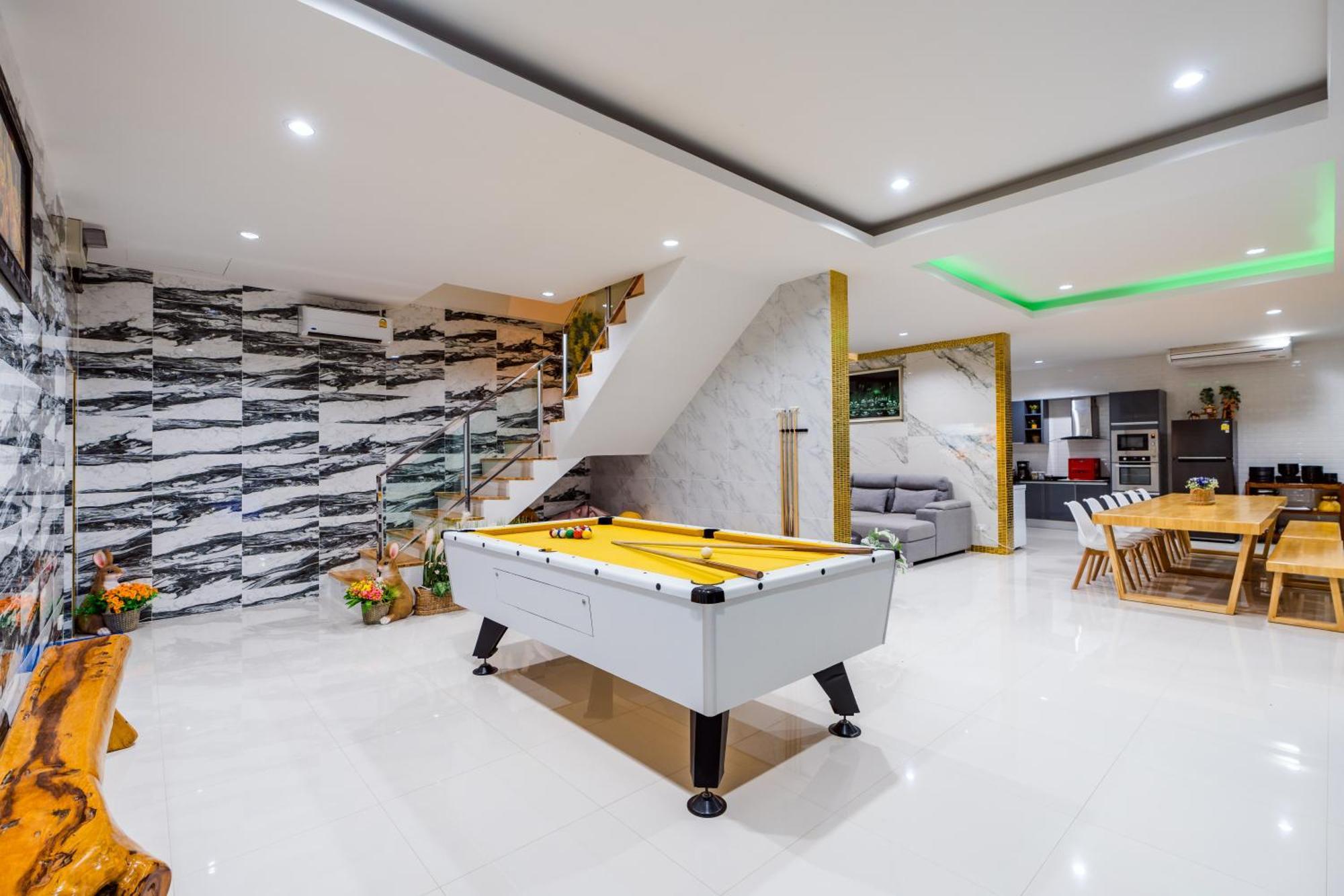 P Henry&app2 Poolvilla