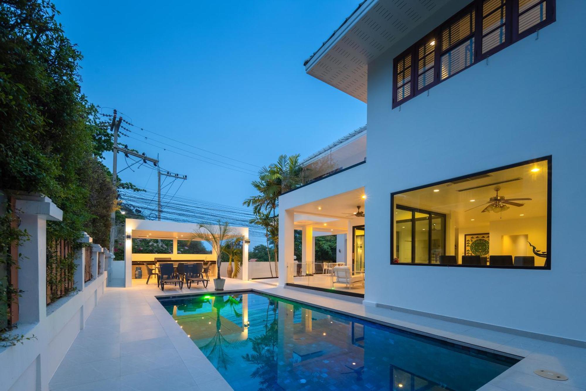 Stunning With Pool And Tropical Garden Villa *