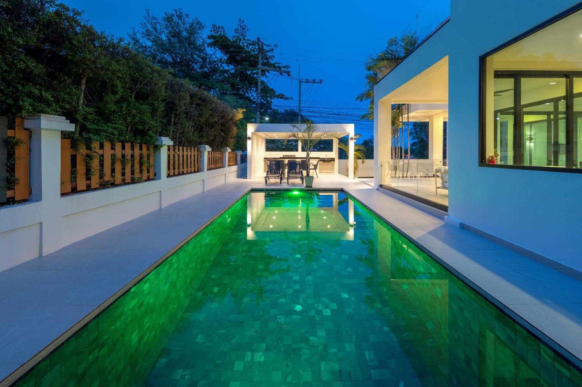 Stunning With Pool And Tropical Garden Villa *