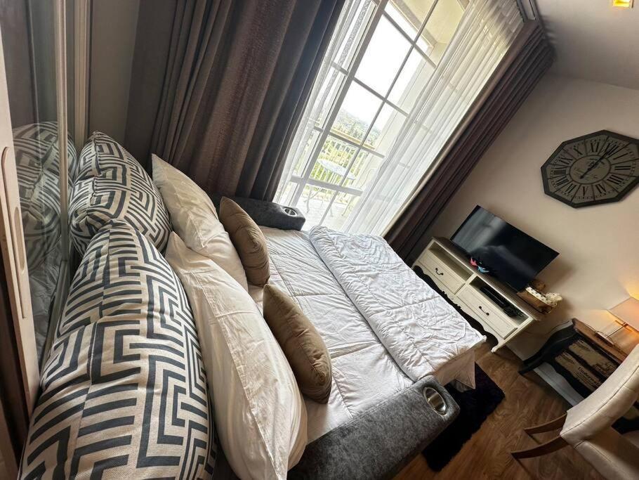 Autumn Apartment