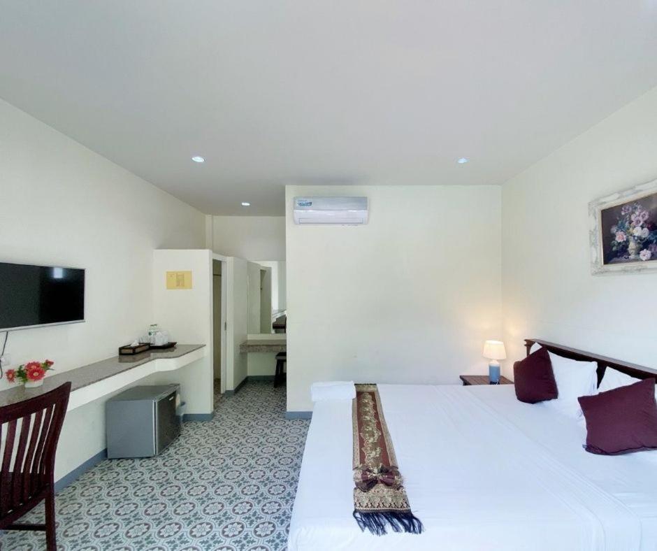 Baanloksouylokchay Hotel 3*