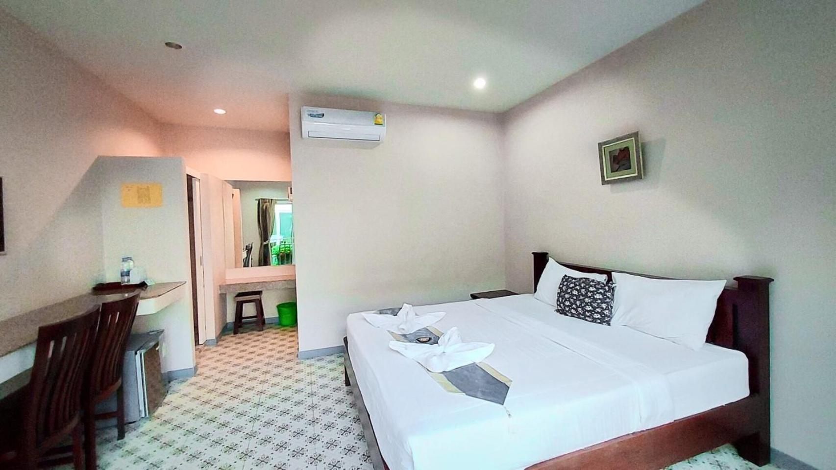 Baanloksouylokchay Hotel 3*