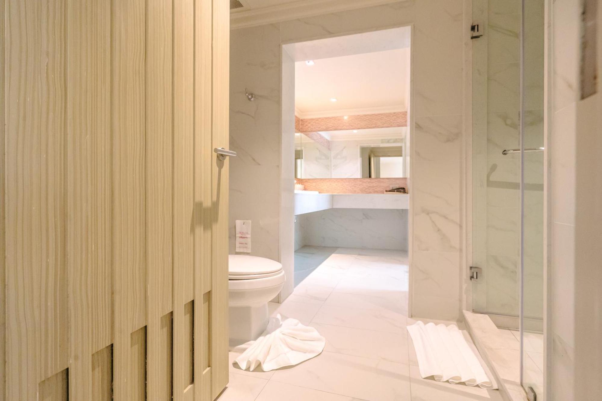The Sea Cret 4*