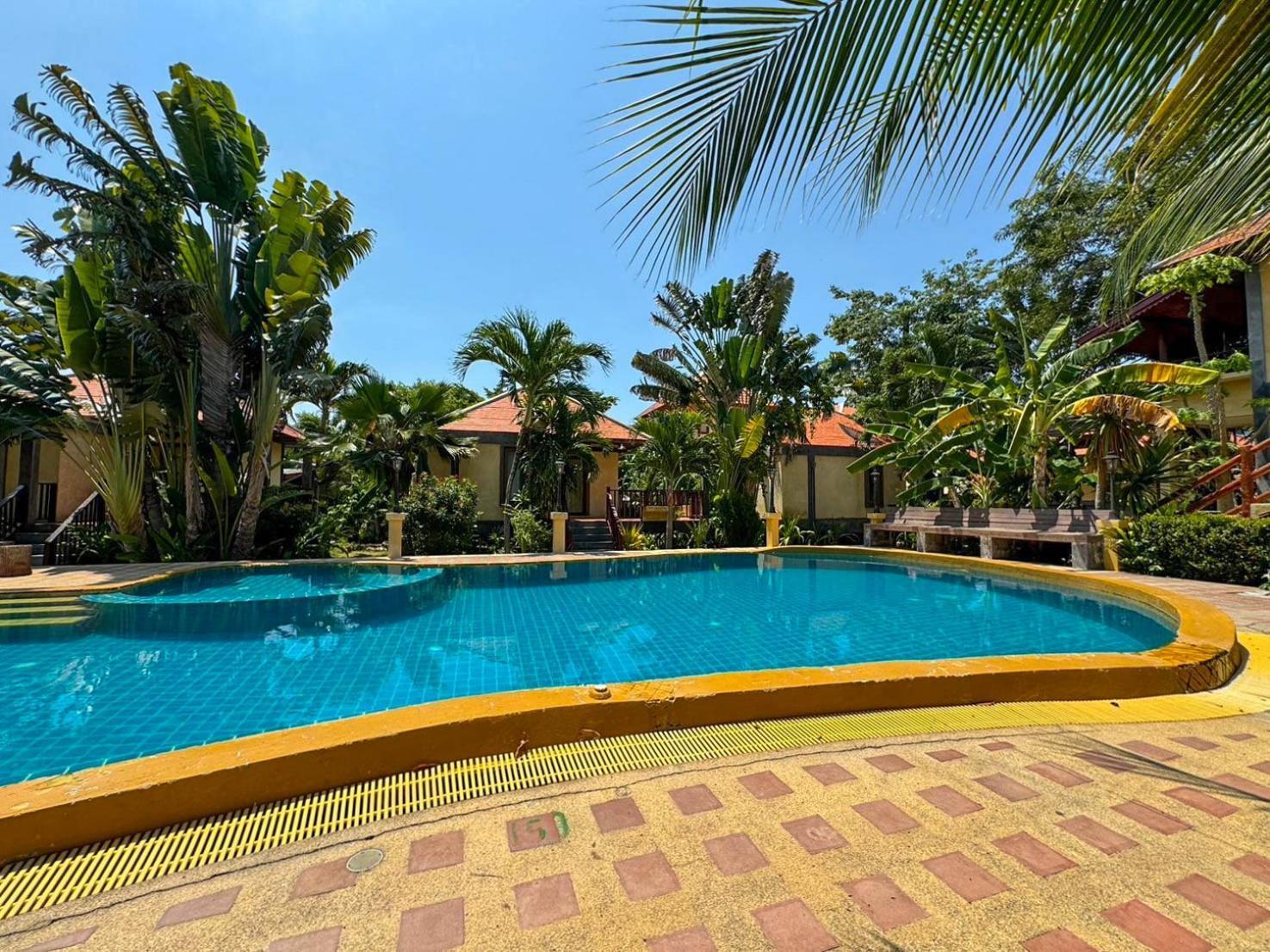 Baan Bali Pranburi Resort