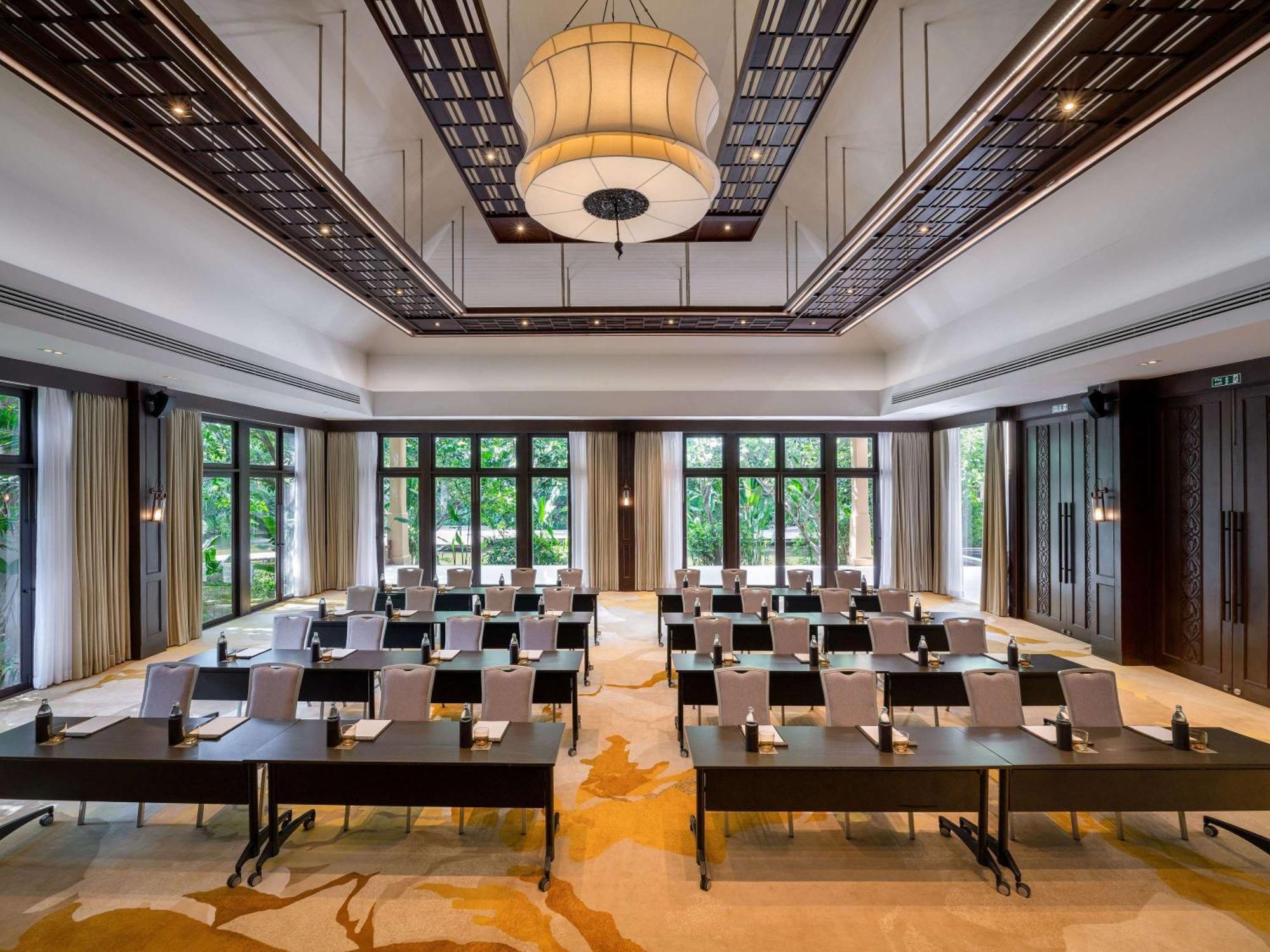 Moevenpick Asara & Resort 5*