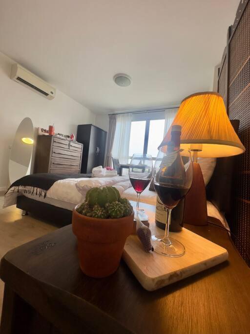 350 Meter 7th Floor, One Bedroom * HHQ