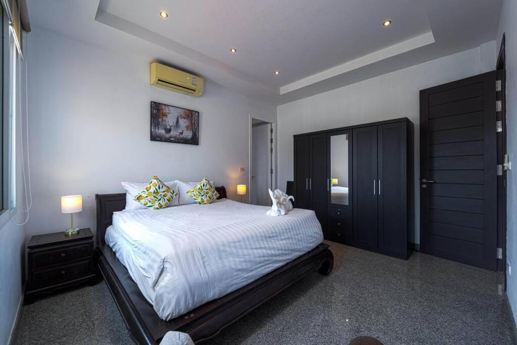 Luxury 4 Bedroom Pool - Pv8 Holiday home