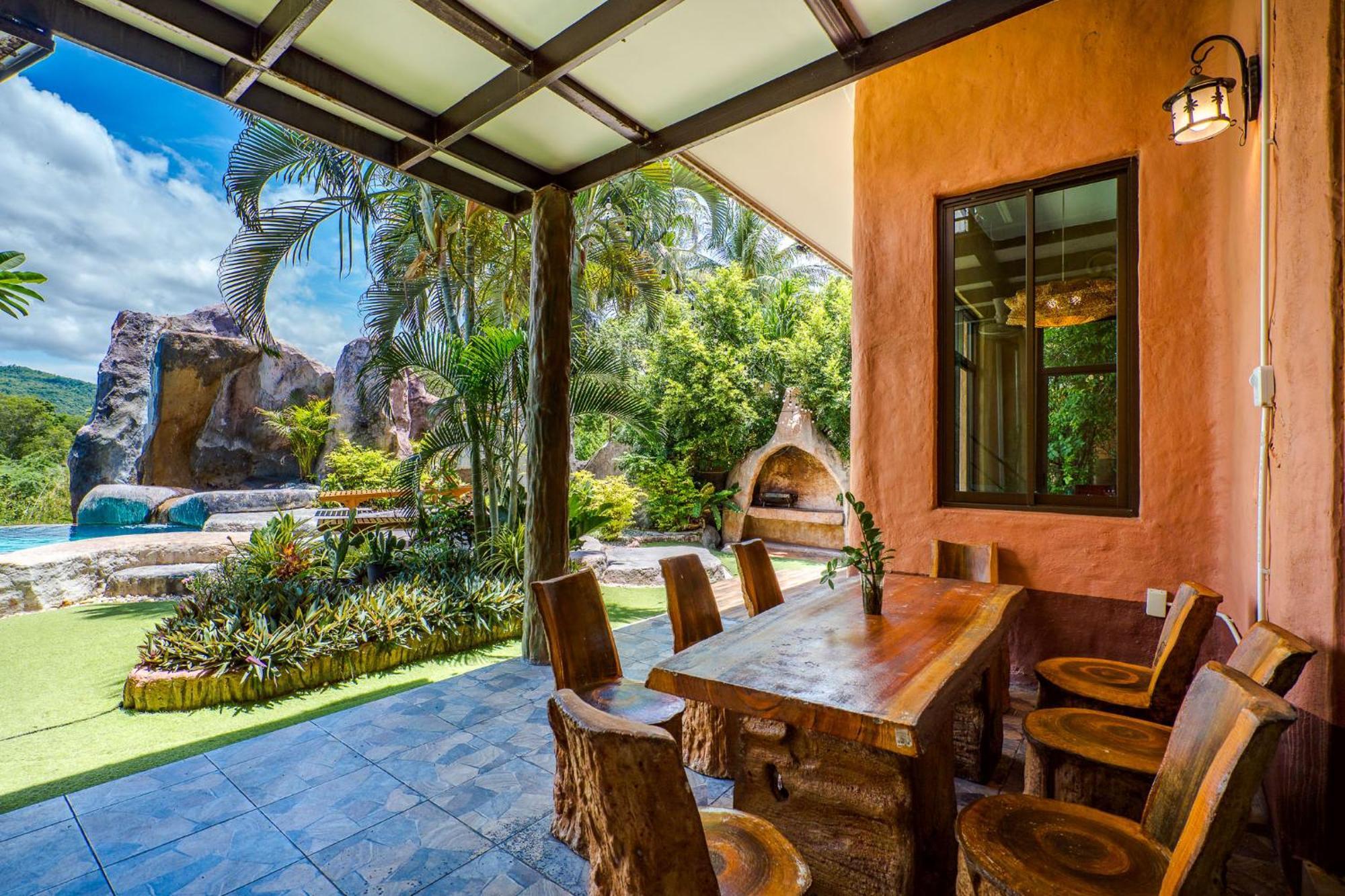 Casa de férias I-din Poolvilla: Nature Retreat With Mountain Views