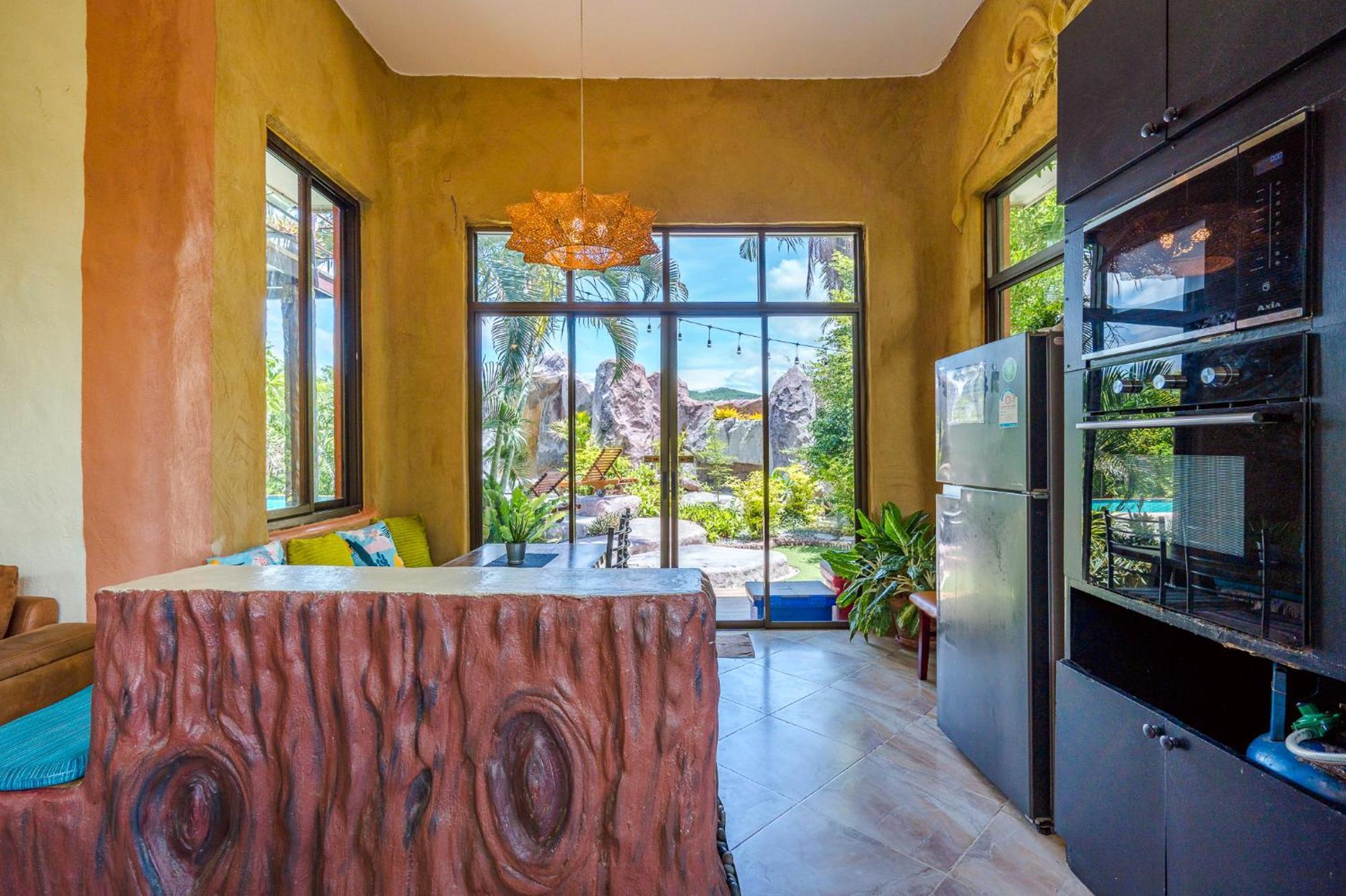 Casa de férias I-din Poolvilla: Nature Retreat With Mountain Views HHQ