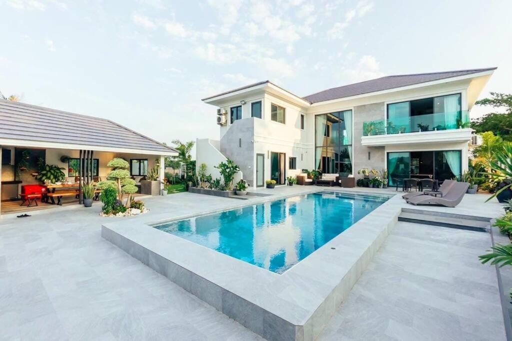 The Pools Villa *