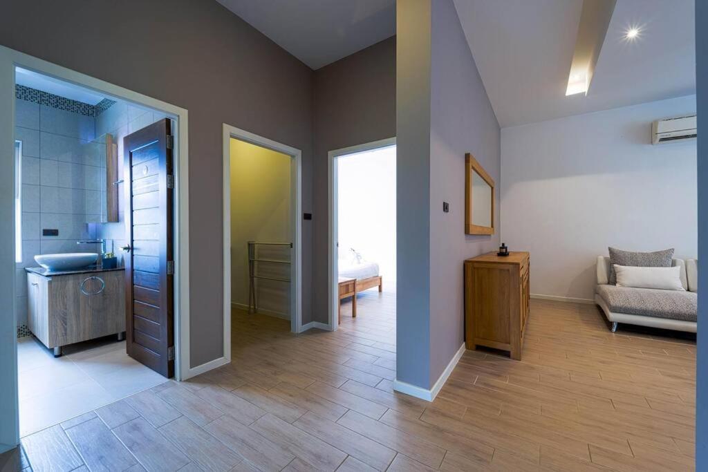 Modern 3 Bedroom Pool - Mr54 * HHQ