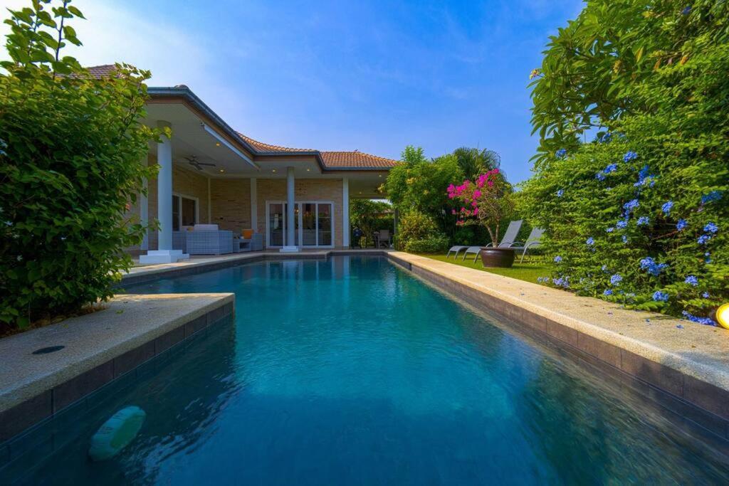 Vakantiehuis Modern 3 Bedroom Pool - Mr54