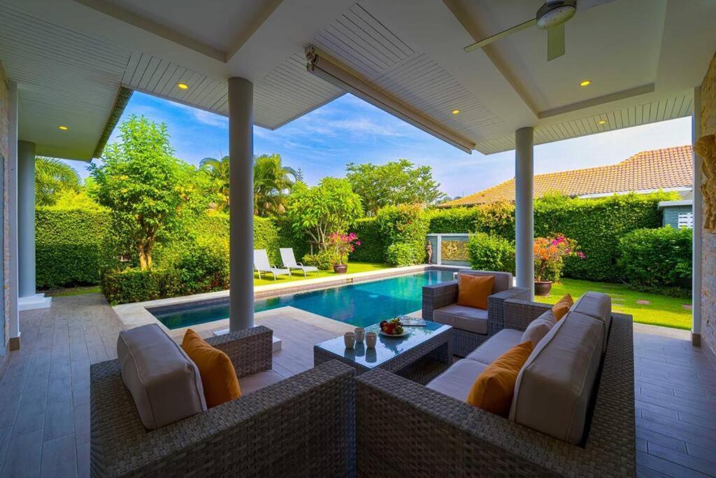 Modern 3 Bedroom Pool - Mr54 *