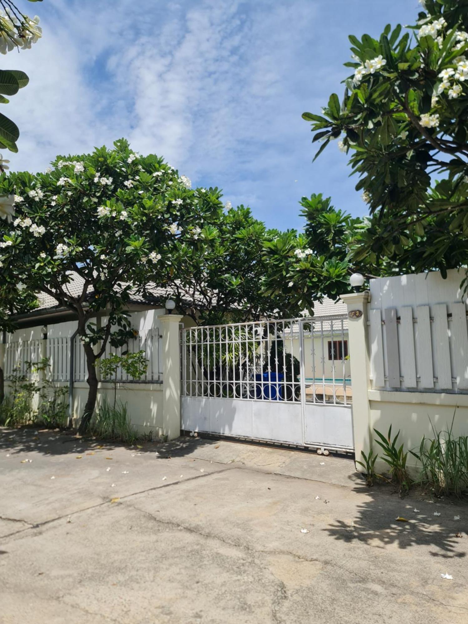 Baan Leelawadee Guest house *