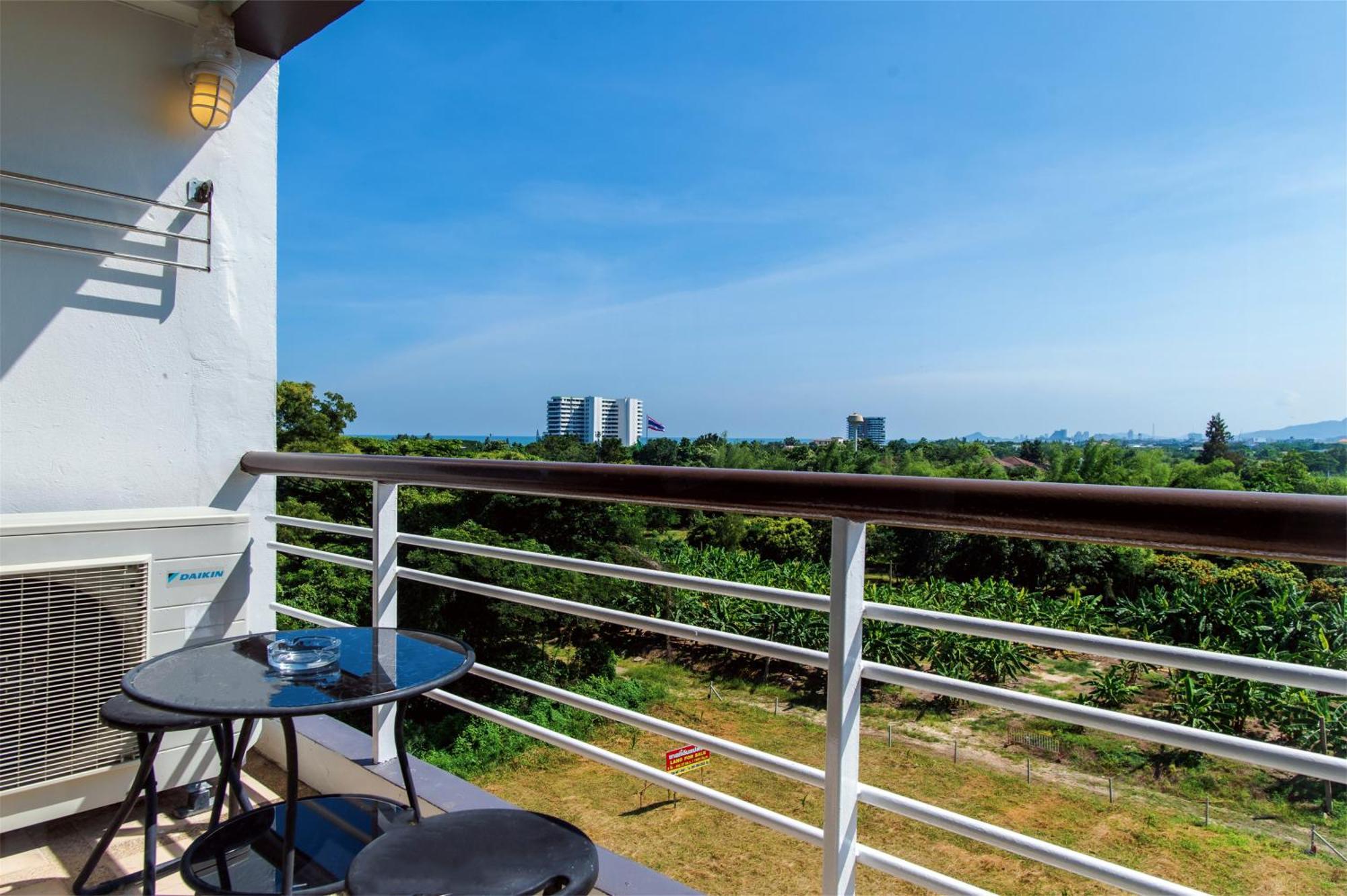 Hin Nam & Maysa - Happy Rent Apartment