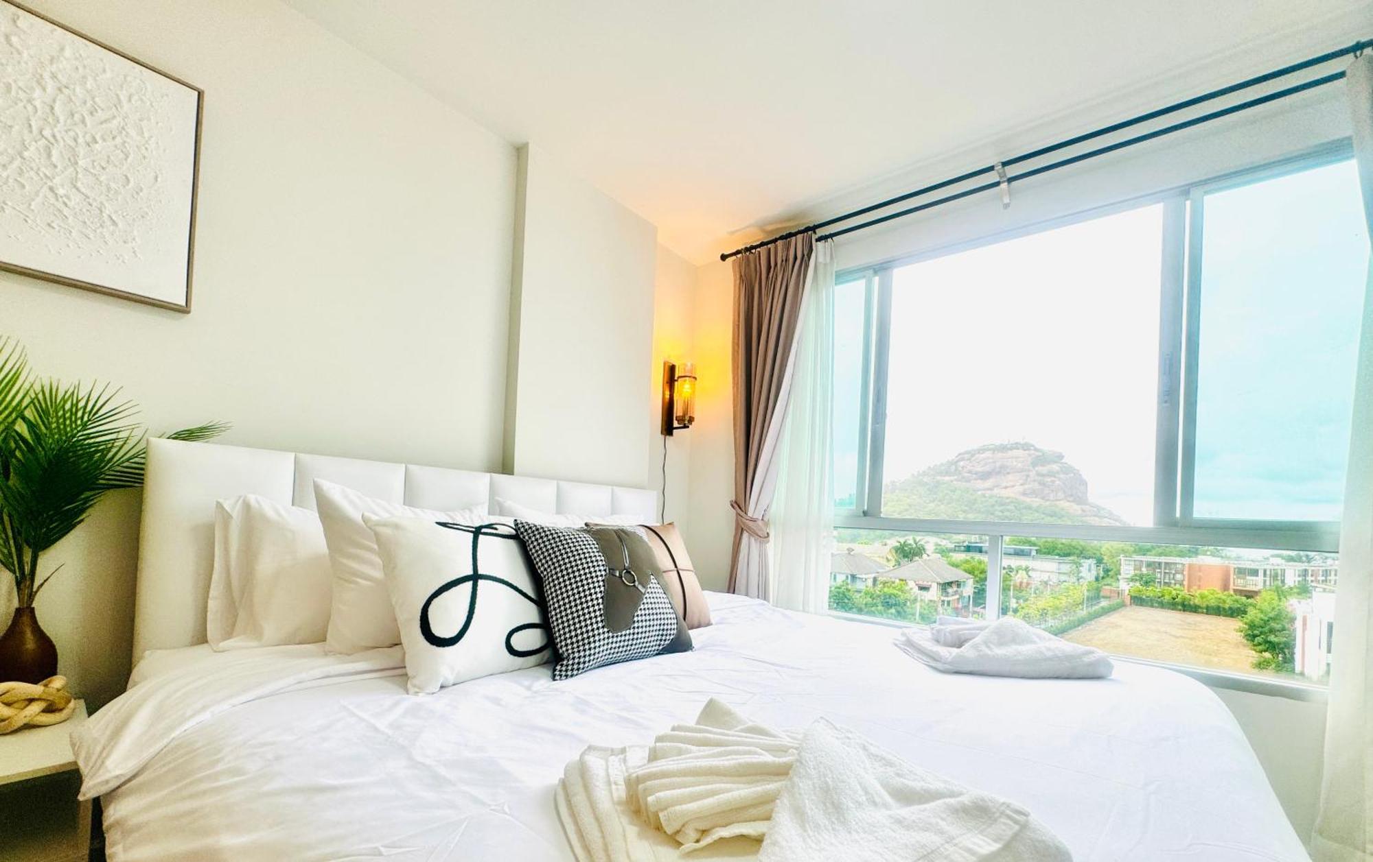 Sea&mountain View,5 Mins Walk To Famous With King Size Bed *