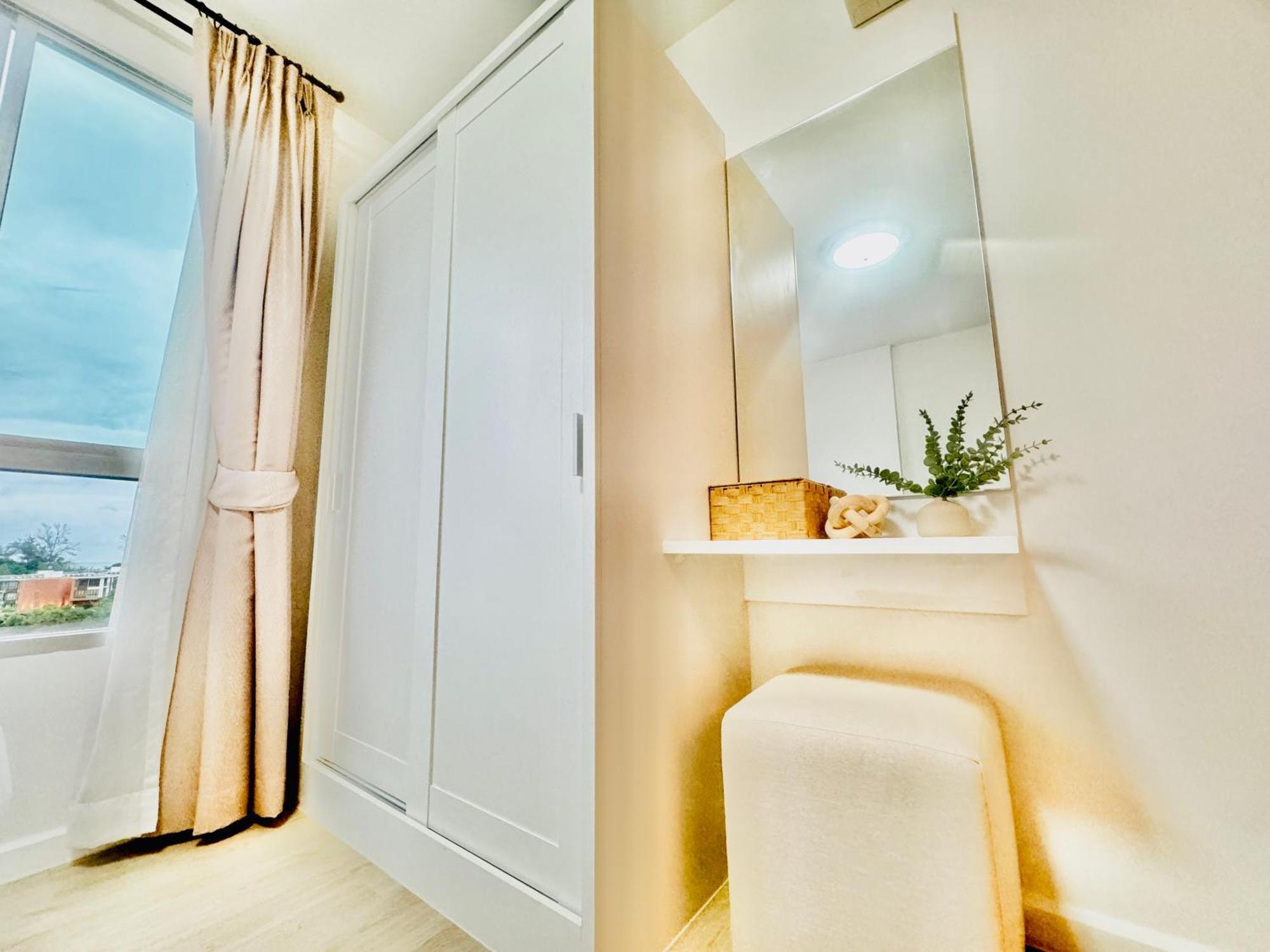 Sea&mountain View,5 Mins Walk To Famous With King Size Bed Apartment *