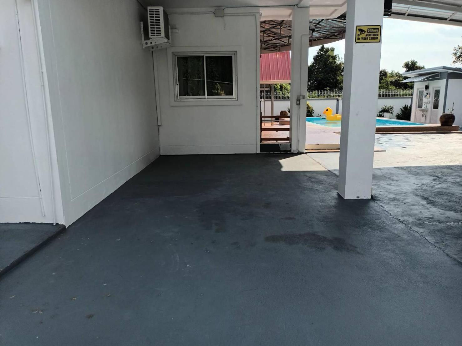 Pool & Villa *