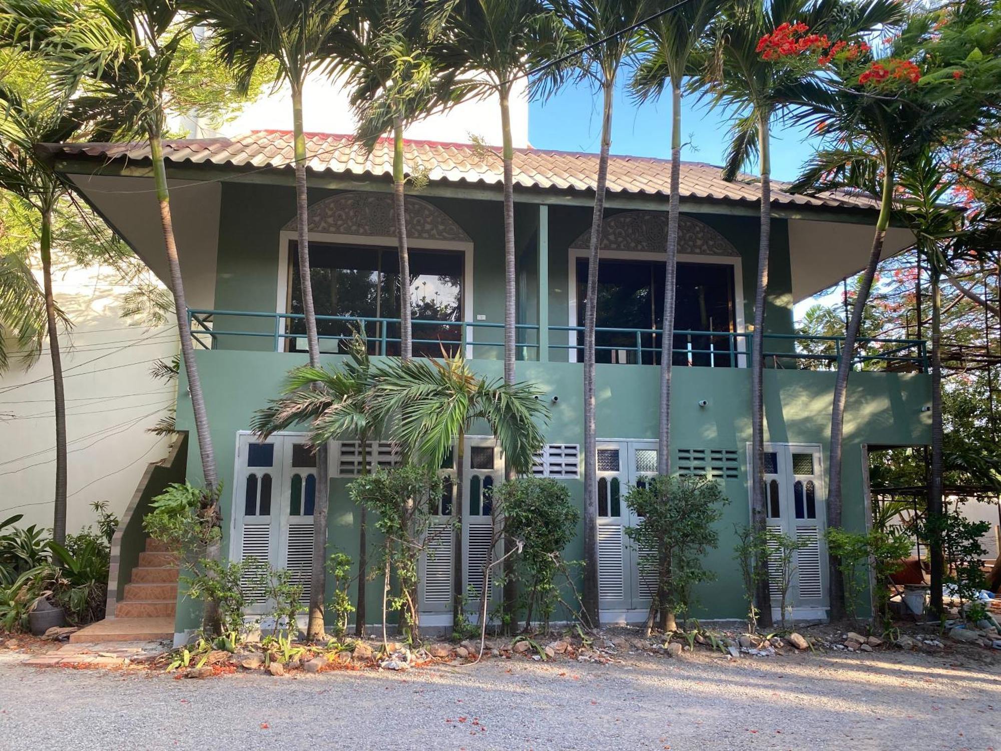 Baan Napapan Front, Hua Hin