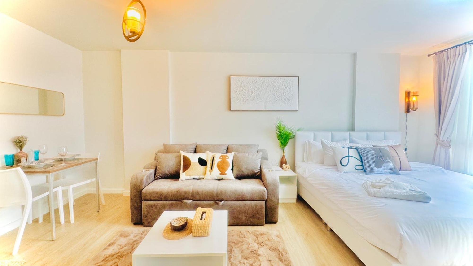 Sea&mountain View,5 Mins Walk To Famous With King Size Bed *