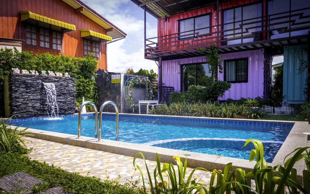 Resort In Boxes Hua Hin