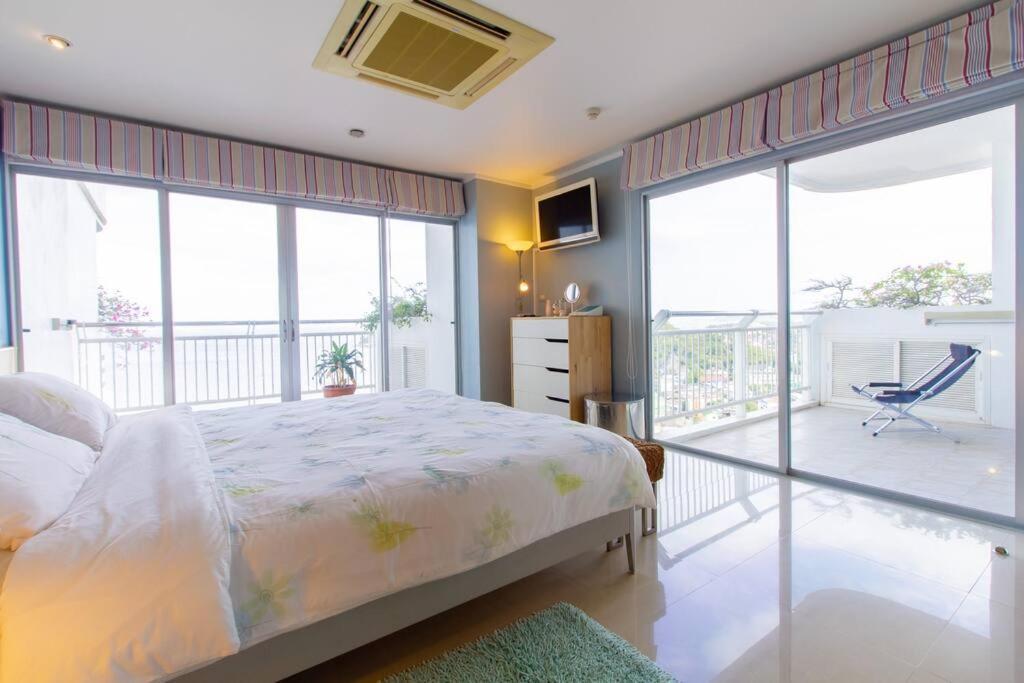 120 Sqm Beachfront Apartment *