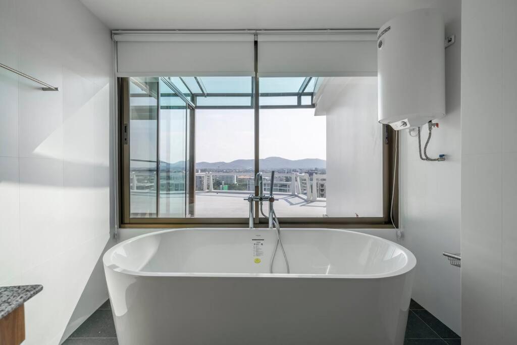 Apartment 4br Seaview 360 Penthouse 11f *