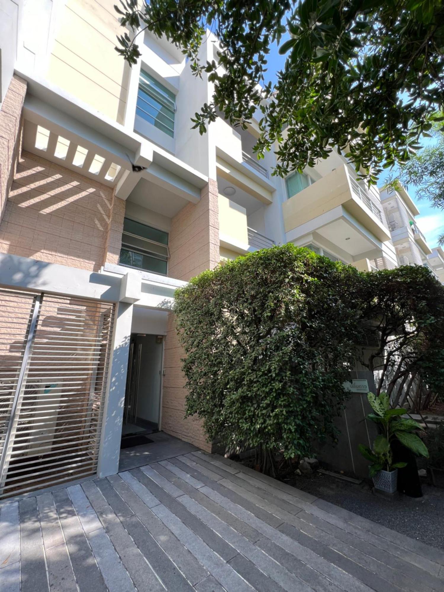 E303 Baan Sanpluem By Pat *
