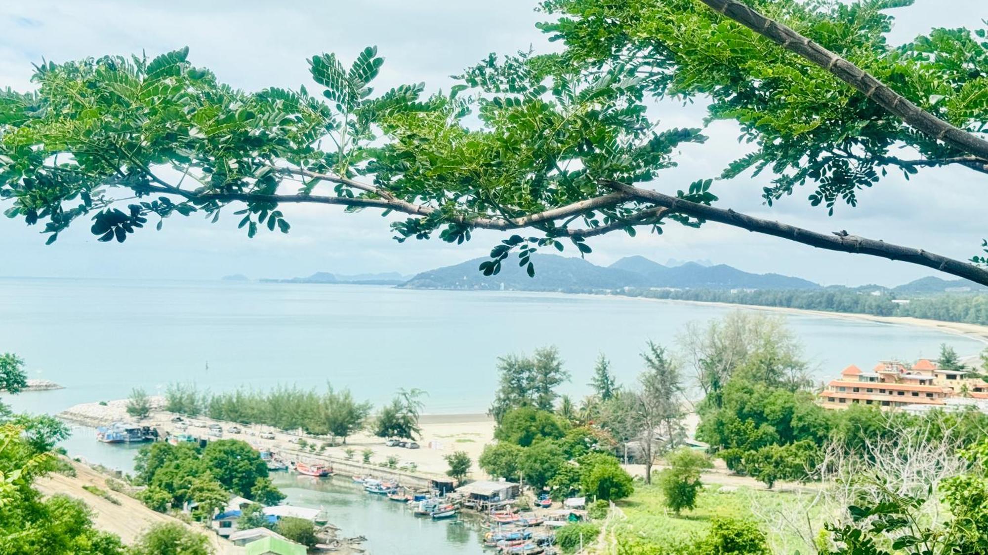 Apartment Sea&mountain View,5 Mins Walk To Famous With King Size Bed Hua Hin