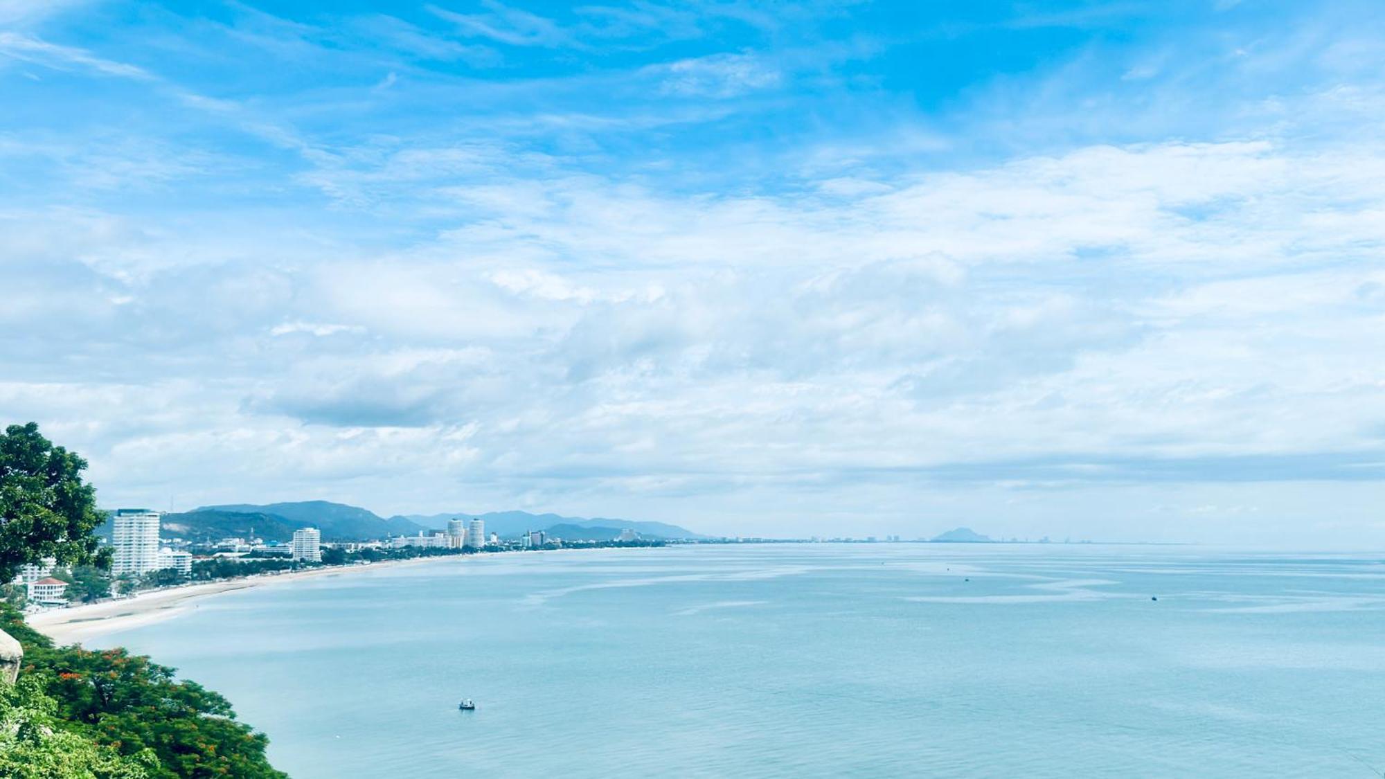 Apartment Sea&mountain View,5 Mins Walk To Famous With King Size Bed