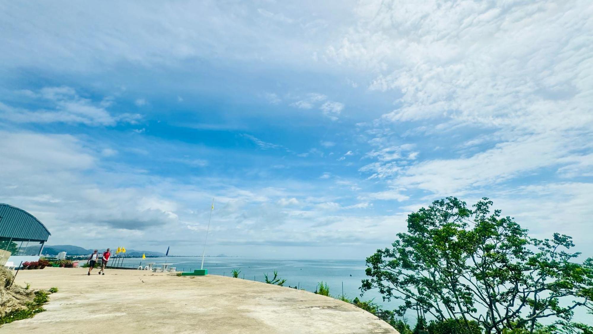 Sea&mountain View,5 Mins Walk To Famous With King Size Bed Apartment Hua Hin