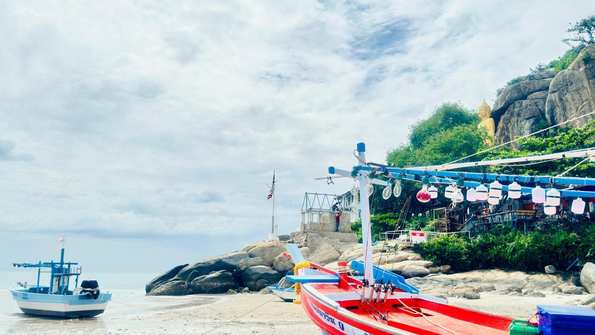 Sea&mountain View,5 Mins Walk To Famous With King Size Bed * Hua Hin