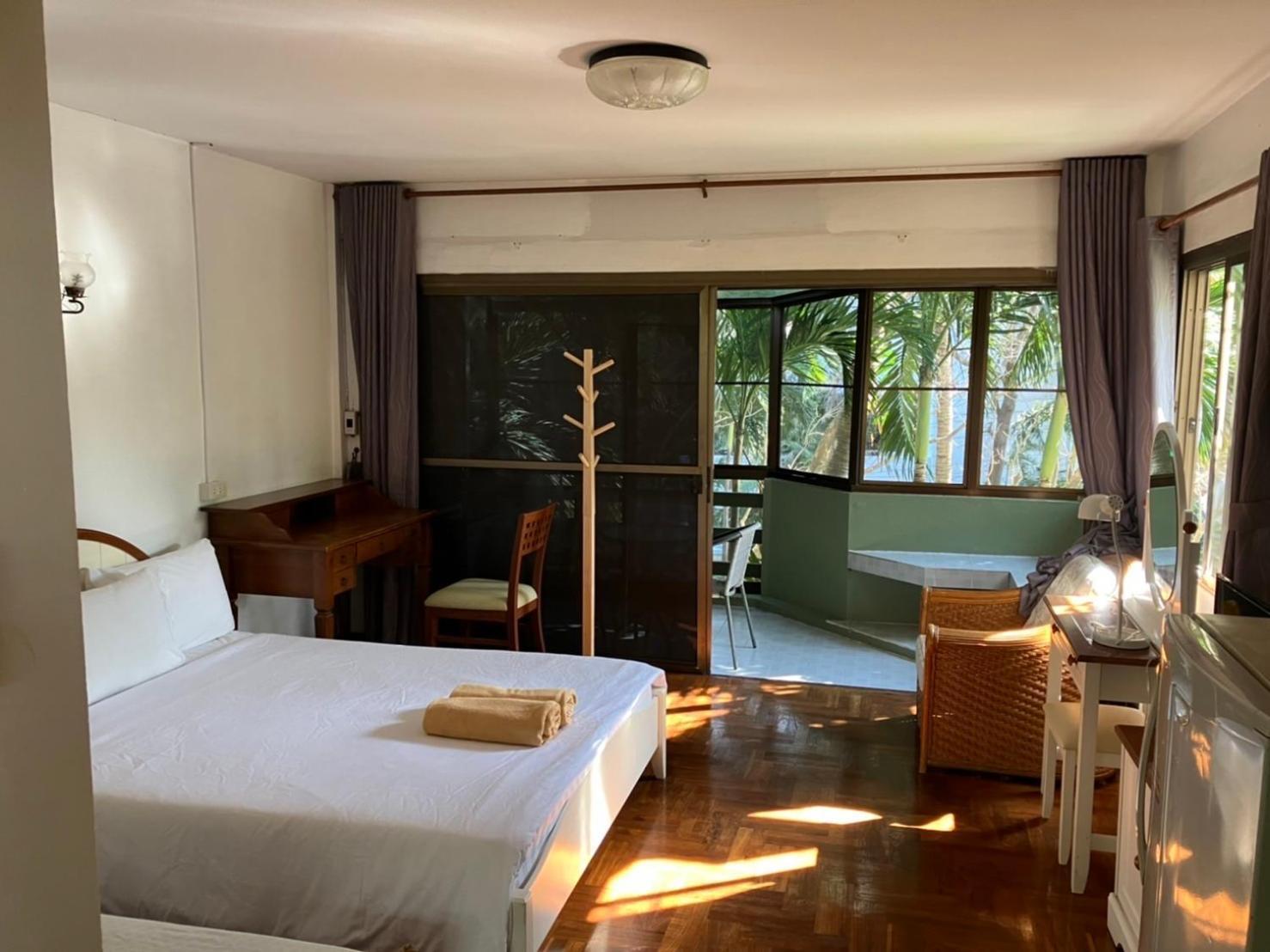 Baan Napapan Front, * Hua Hin