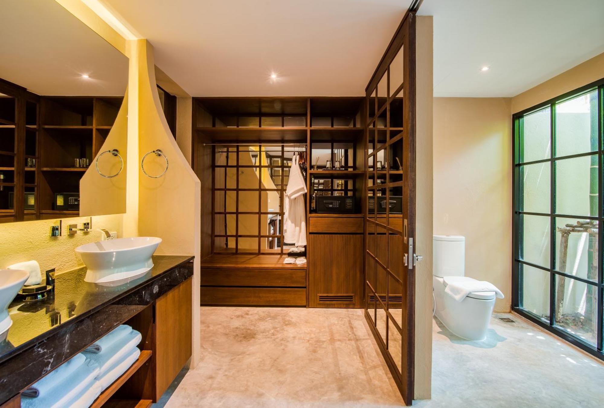 Anantasila Hotel 4*
