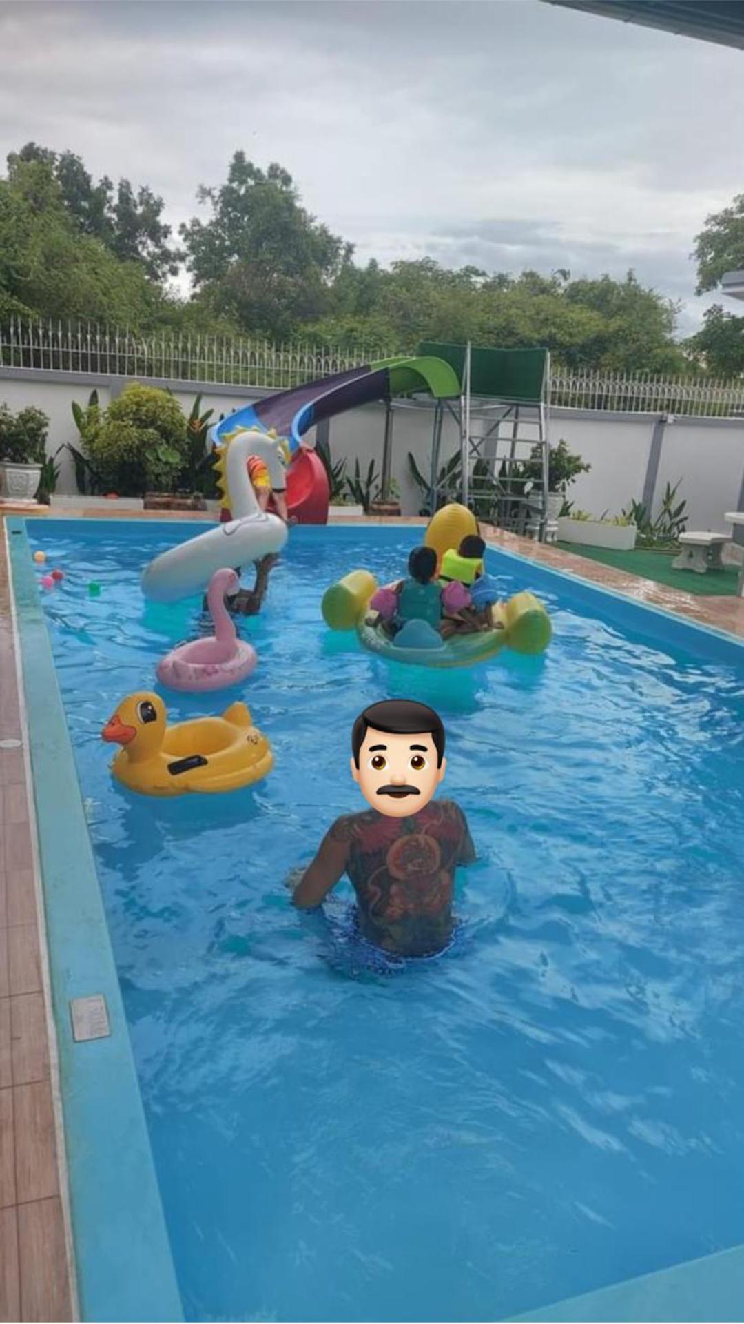 Pool & *