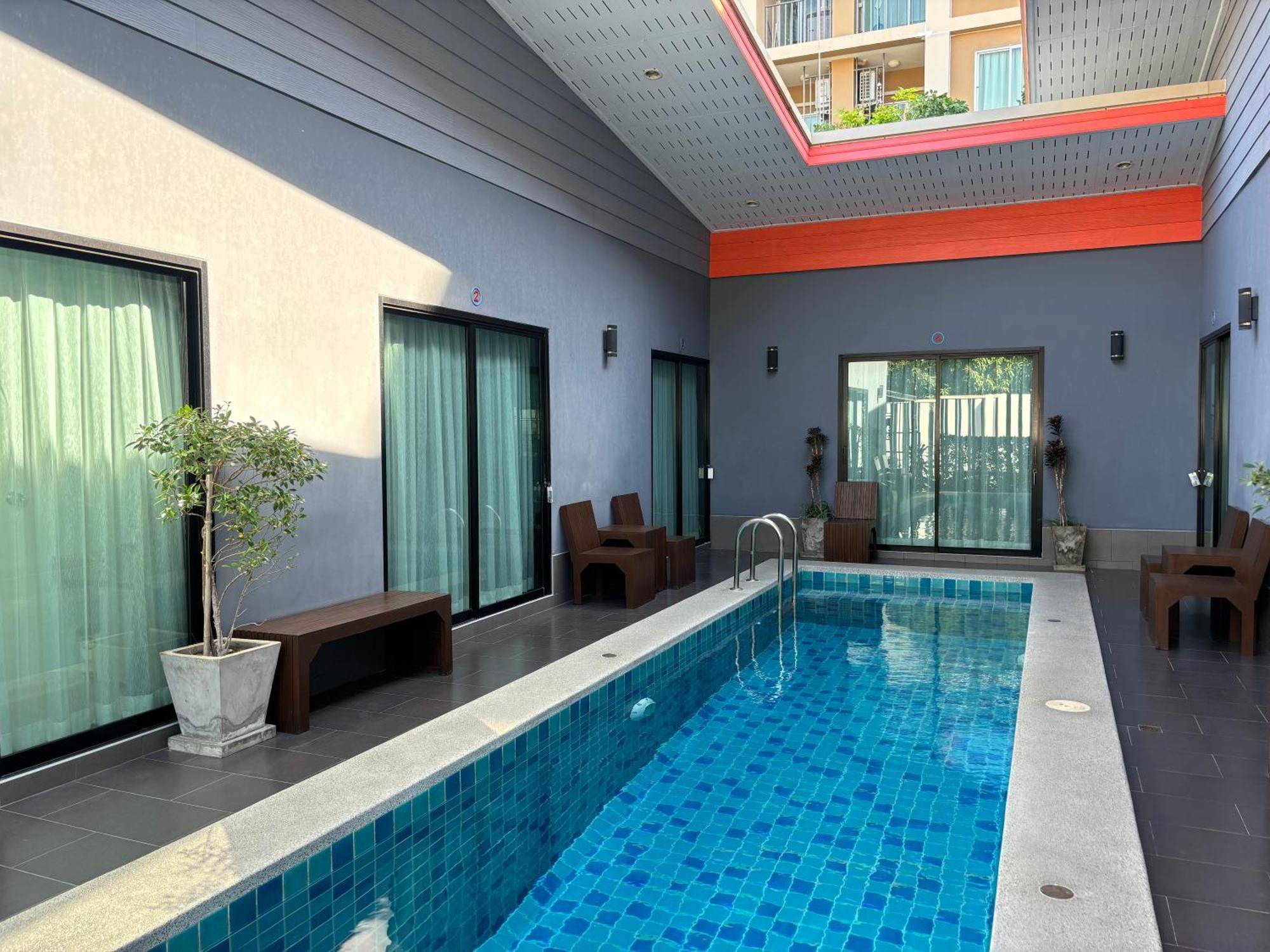 Hotel The 3*