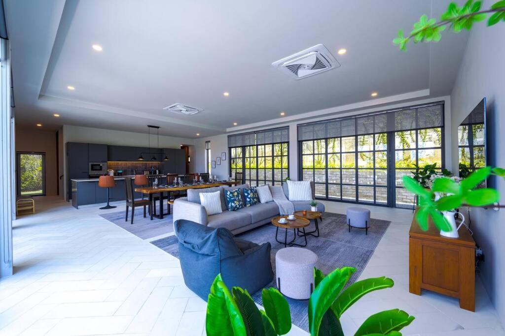Luxury Large 3 Bedroom Pool Villa! - Kh-c5 Holiday home