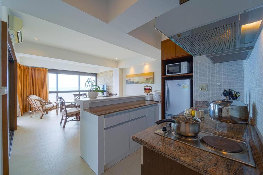 Apartment Beachfront 2 Bed With Seaview! - Bw2 *
