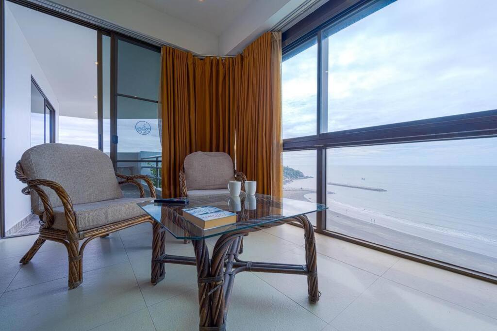 Apartment Beachfront 2 Bed With Seaview! - Bw2