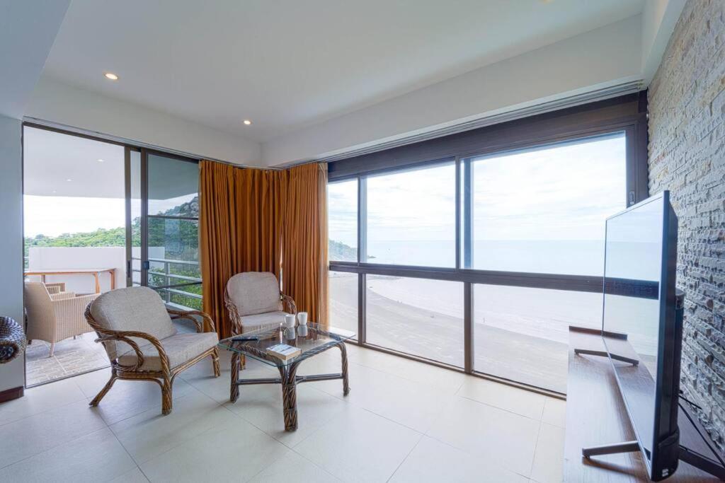 Beachfront 2 Bed With Seaview! - Bw2 Apartment *