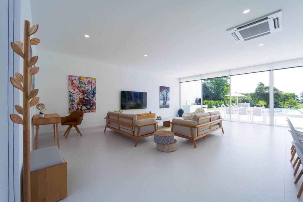 Luxury 4 Bed Pool Palm Hills Golf Club - Ph4a