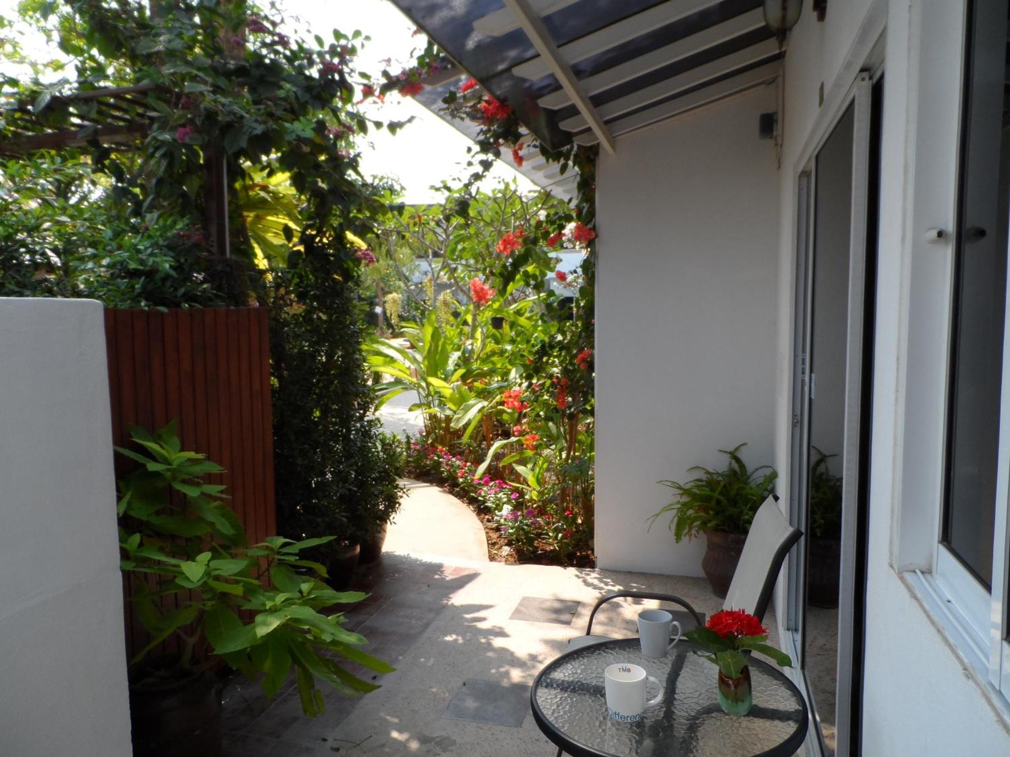 Baan Sabaaidee - Adult Friendly Hotel HHQ
