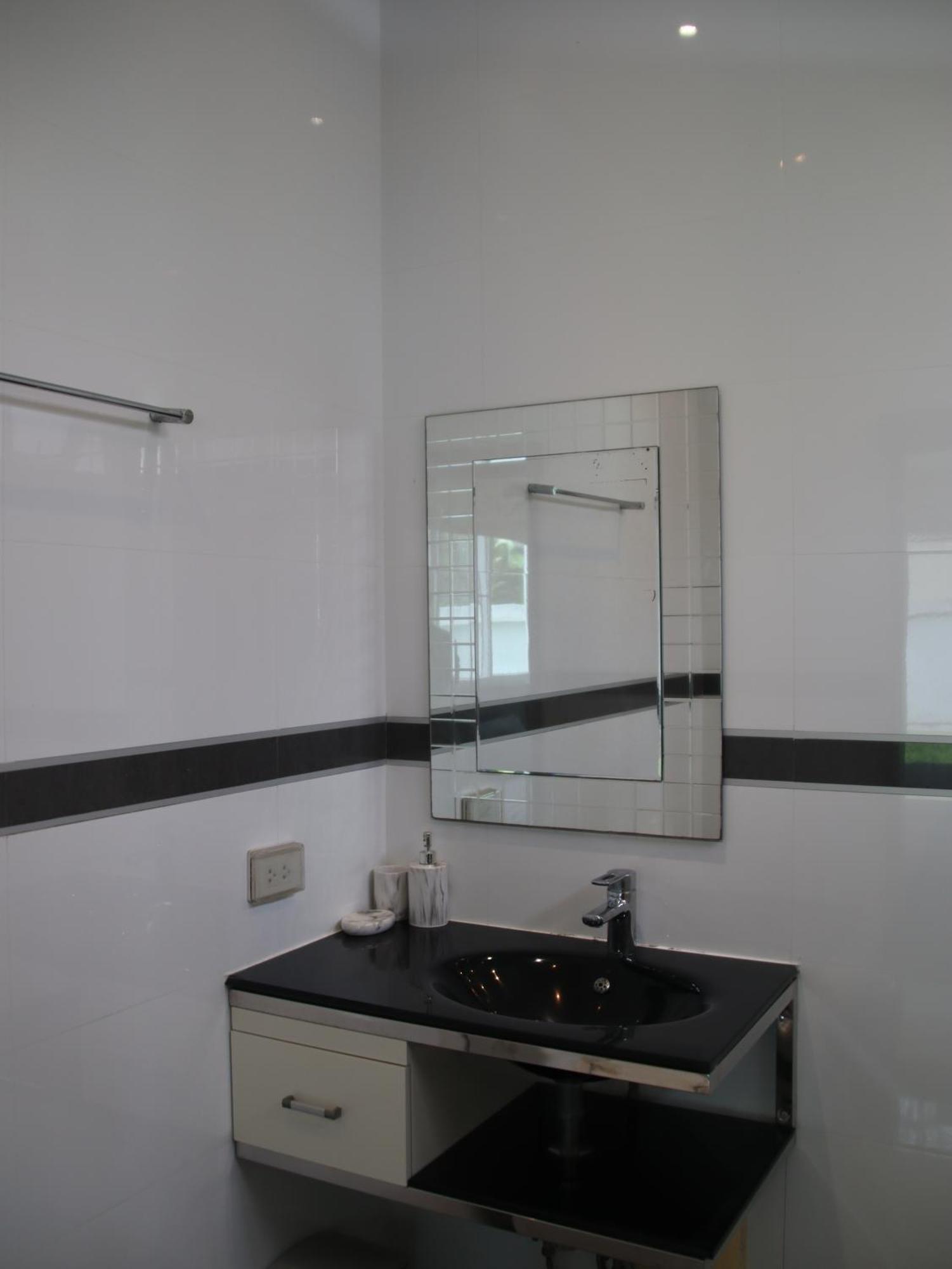 Beautiful 2 Bedroom With A Dedicated Office *