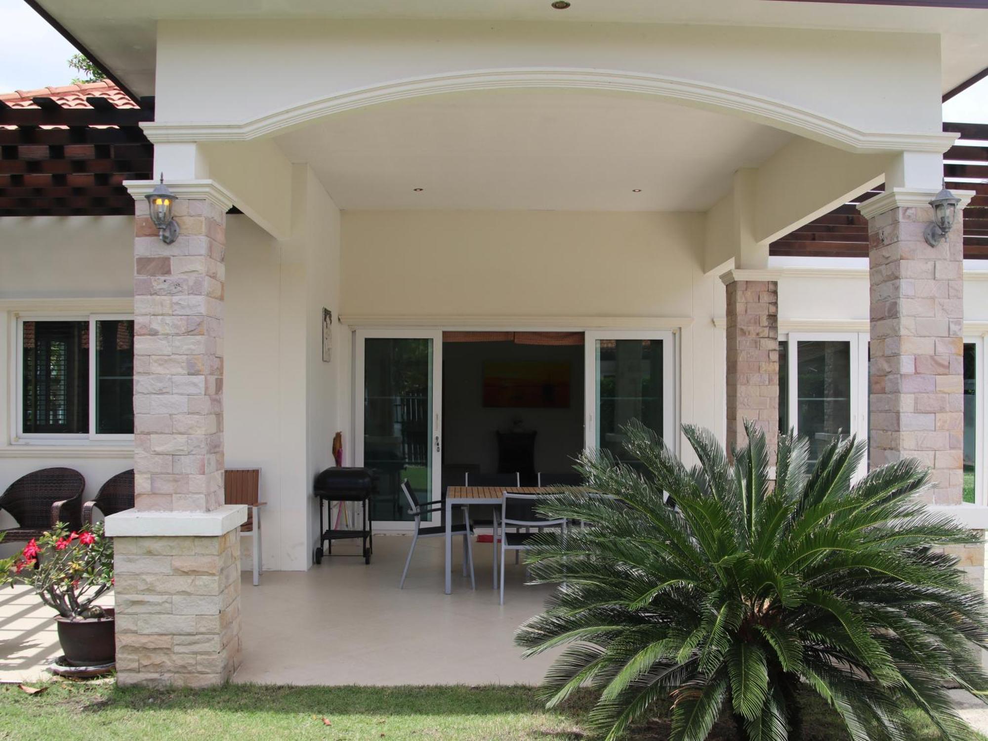 Beautiful 2 Bedroom With A Dedicated Office