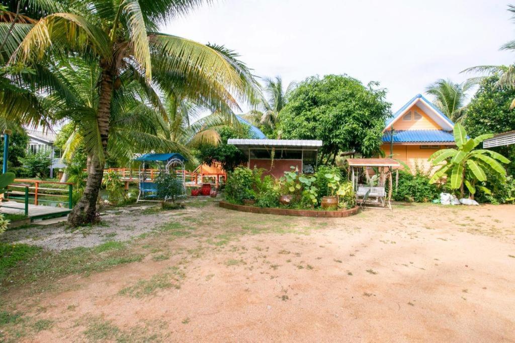 Oyo 1062 Baanrai Kongjaroen Hotel