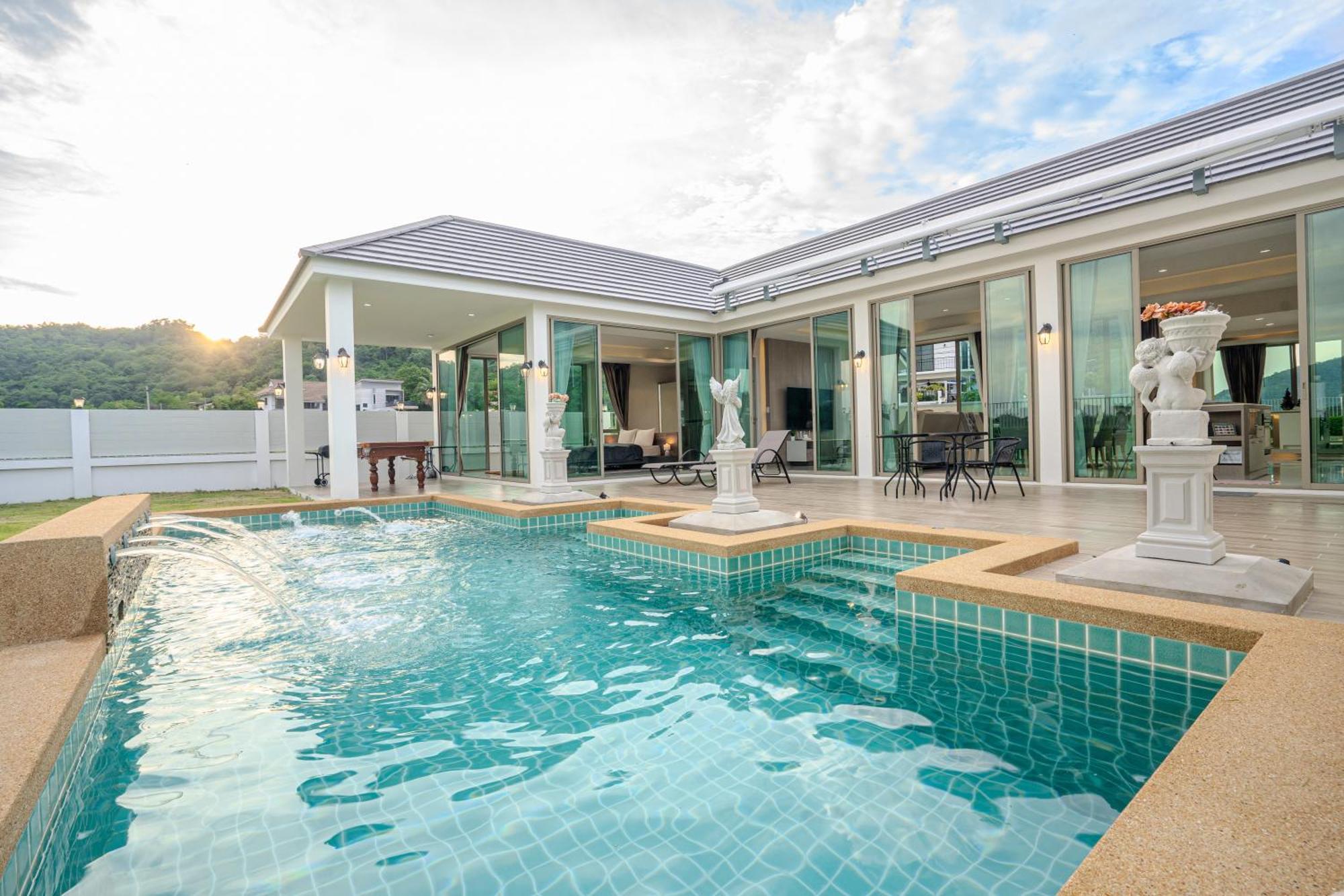 Luxurious 4-bedroom Pool Mountain Views Villa *