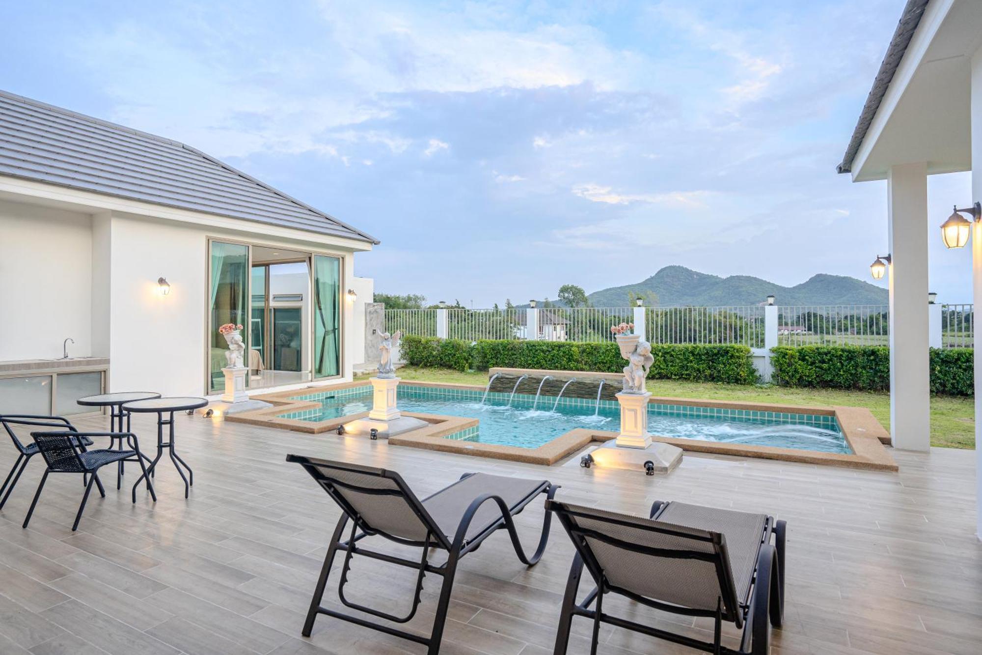 Luxurious 4-bedroom Pool Mountain Views Villa