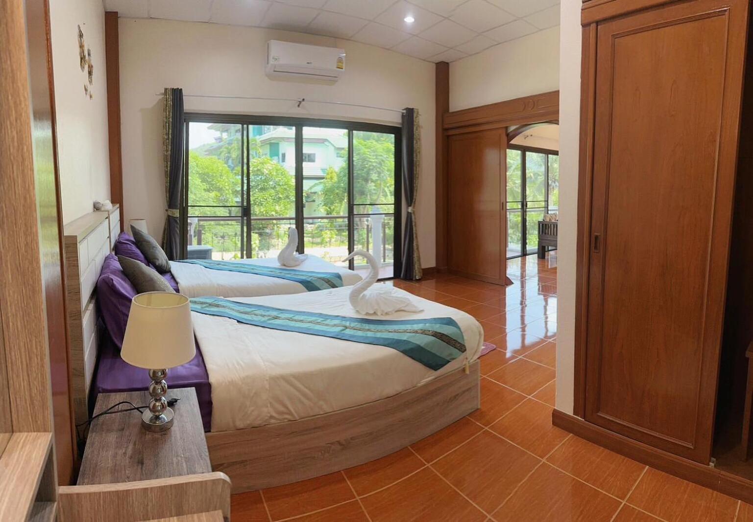 The Sun House 3*